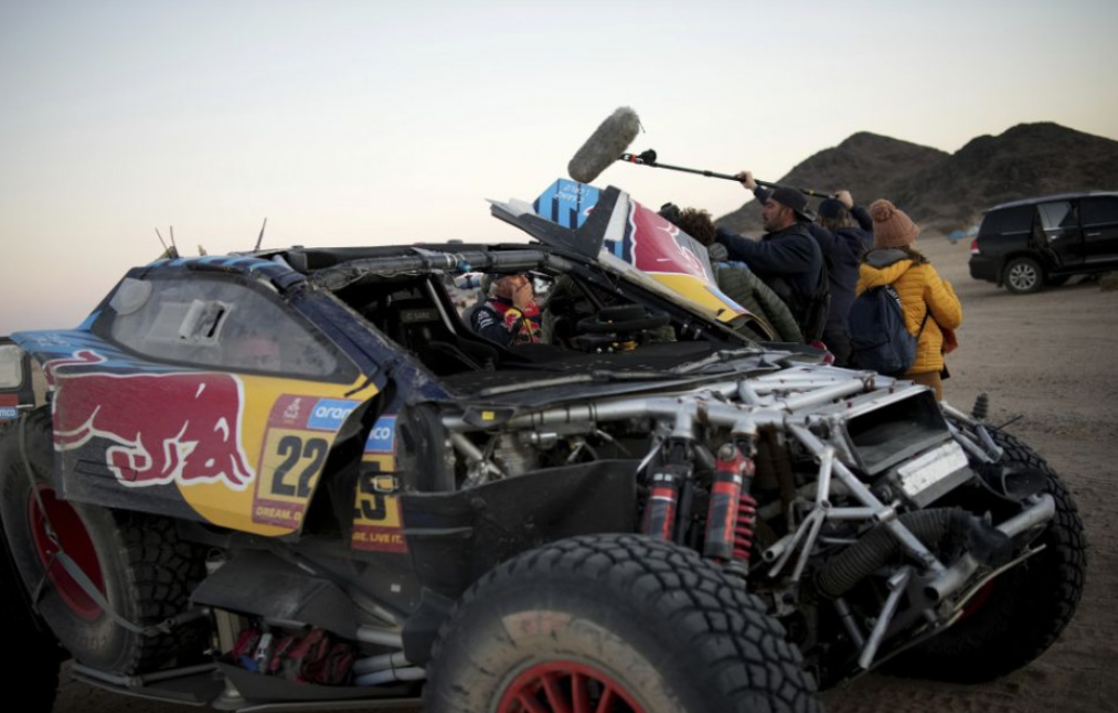 Dakar-rali - Feladta a viadalt a címvédő Sainz