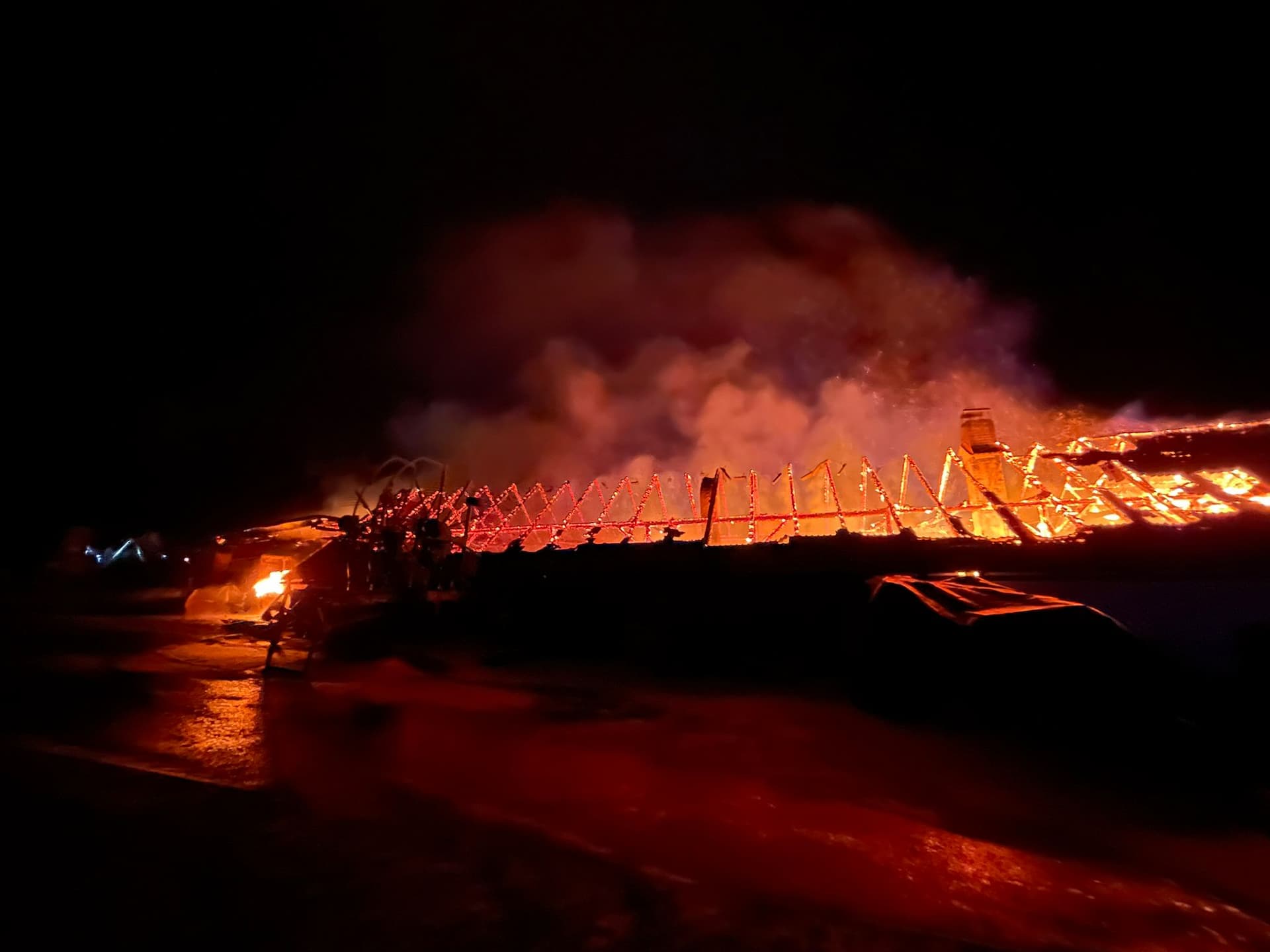 Hat ember meghalt és sokan megsérültek egy csehországi éttermi tűzben!