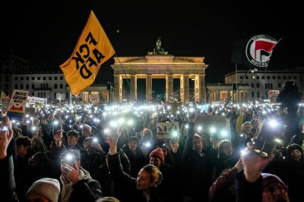 160 ezren tüntettek Berlinben a konzervatívok AfD-vel való összefogása ellen