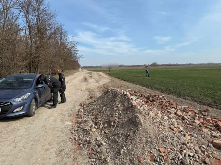 39 éves nő holttestét találták meg a határi úton, néhány kilométerre Hodostól