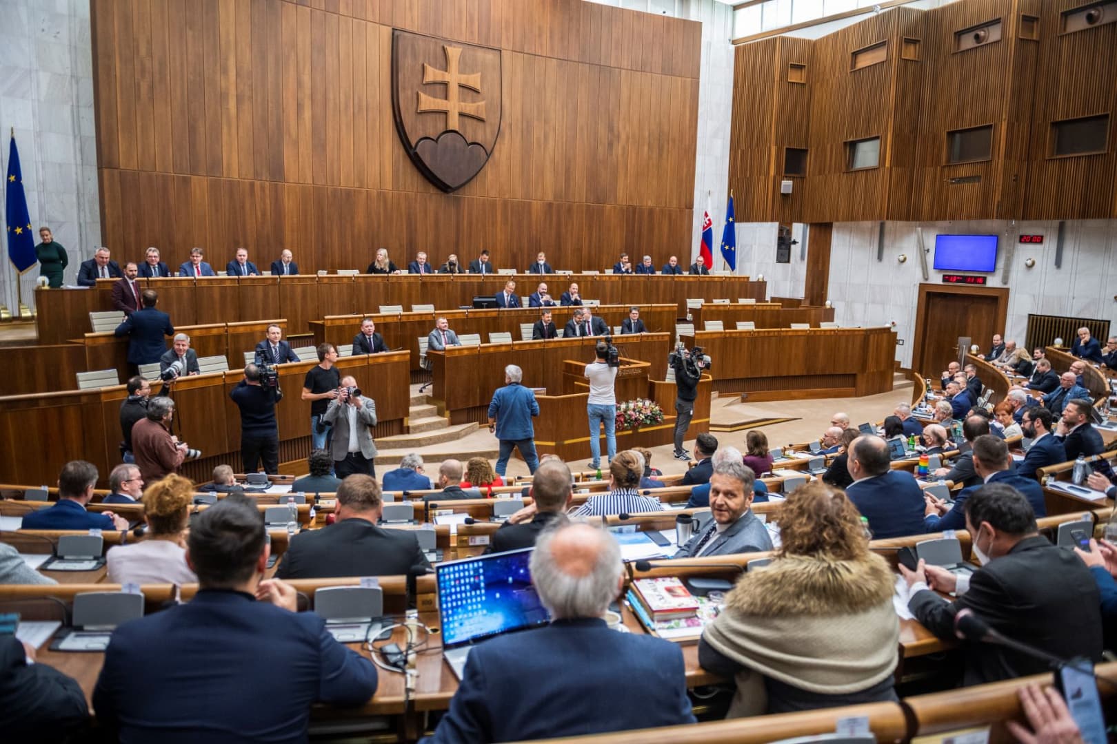 A képviselők megszavazták a Slovnaft-adót