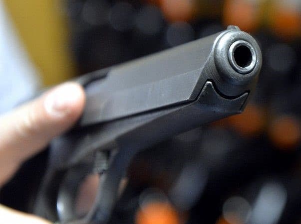 Nemrég 10 embert agyonlőtt egy fegyveres - most szigorítják a fegyvertartási törvényt New York Államban