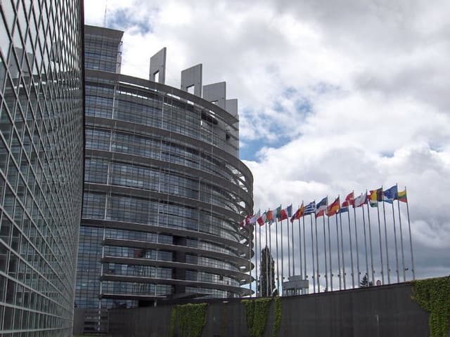 Az EP támogatja a schengeni külső határellenőrzés szigorítását