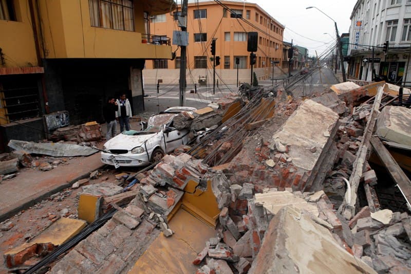 Chilei földrengés: EU-segély, pápai ima, lemondta mérkőzéseit a labdarúgó-válogatott