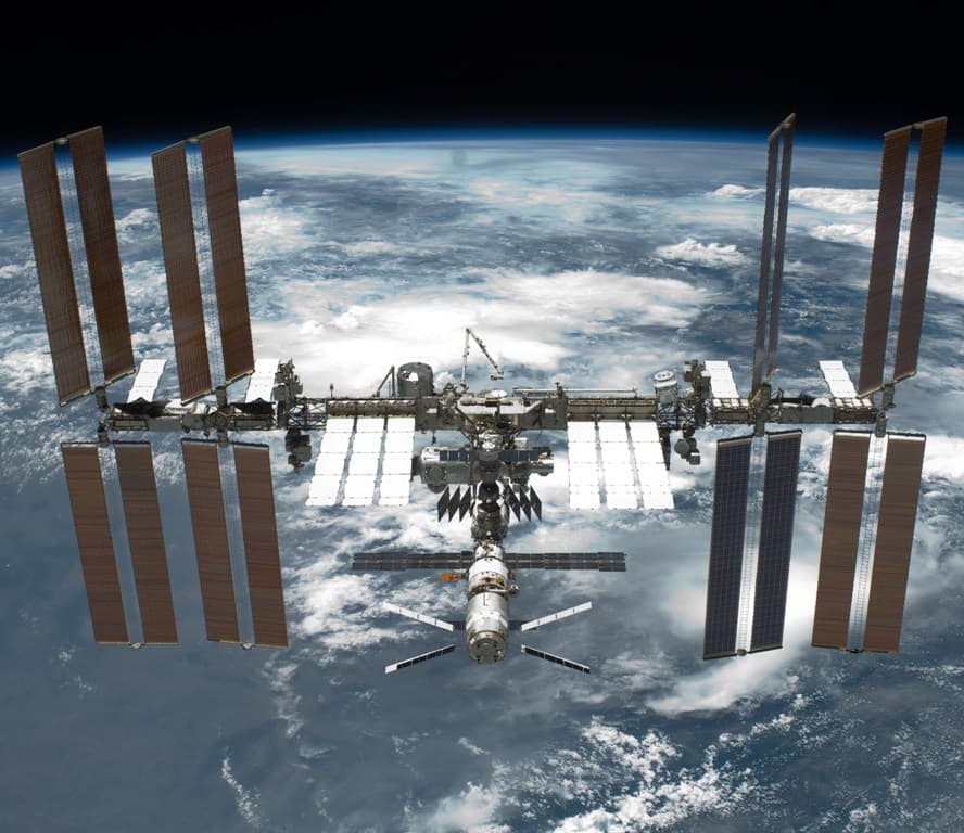 Űrsétára indultak az orosz űrhajósok