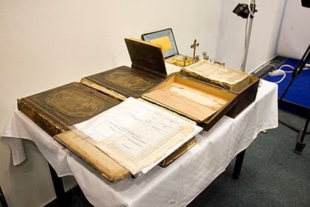 Megtalálták az ellopott 400 éves bibliát