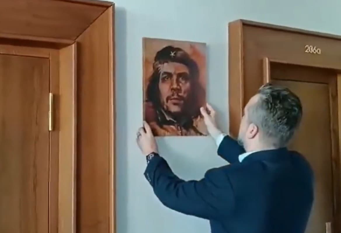 Feljelentették a Che Guevara-imádó Blahát!