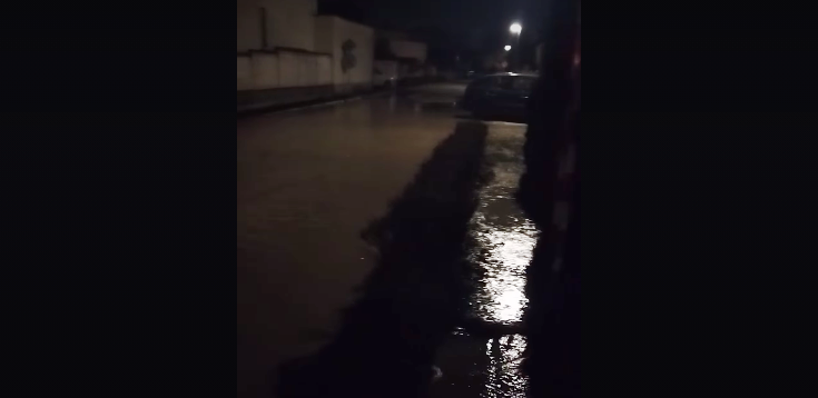 Víz alá került a dunaszerdahelyi Cukorgyári utca