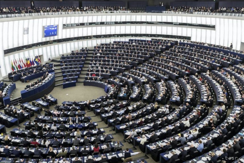 Az Európai Parlament elmarasztalta Szlovákiát Fico büntetőjogi reformja miatt, de a Fidesz próbálta védeni