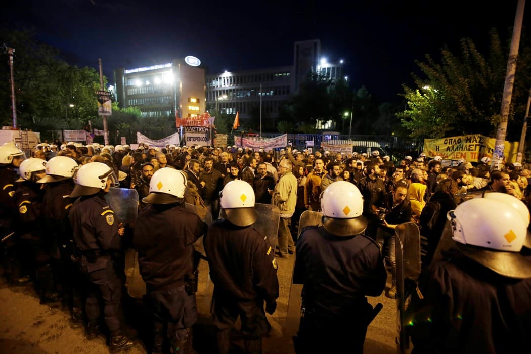A görög rohamrendőrség kiürítette a volt közszolgálati tévé épületét