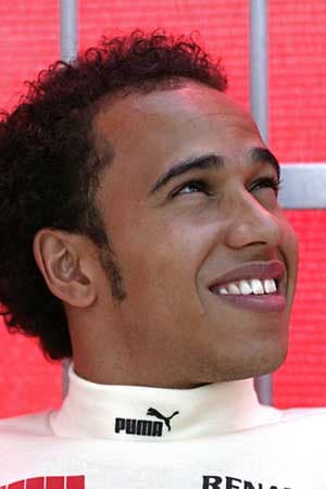Brit Nagydíj: Hamilton pole pozícióval örvendeztette meg hazai közönségét