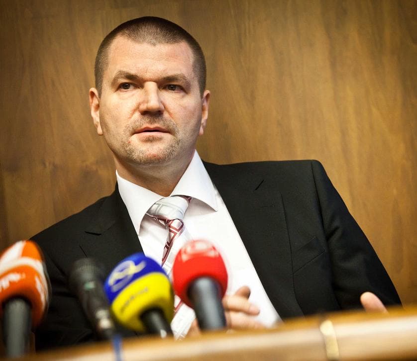 Vádat emelnek Igor Štefanov ellen a faliújságtender ügyében, 12 évet is kaphat!