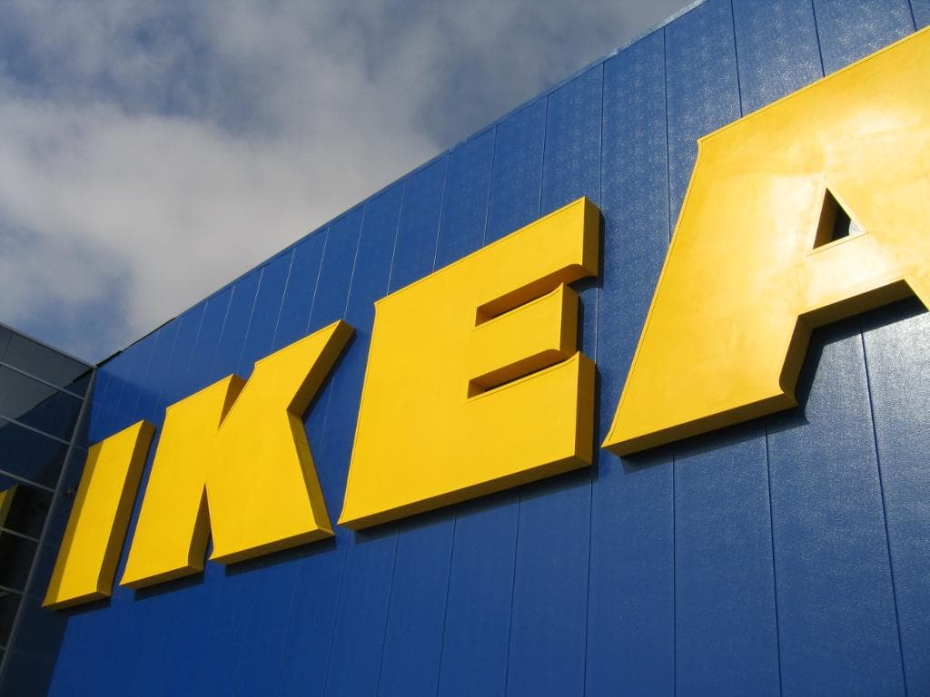 Késelés az IKEA-ban: Gyúlékony anyagot talált a rendőrség a késelő menhelyén