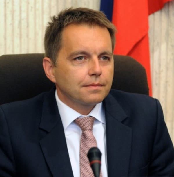Peter Kažimír elutasítja a vesztegetéssel kapcsolatos vádat, panaszt is emel