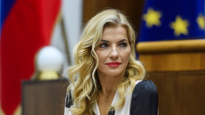 Šimkovičovát kiborította a spermium szó említése és a meztelenkedés, miközben ő maga is utóbbival büszkélkedik az újságírók előtt
