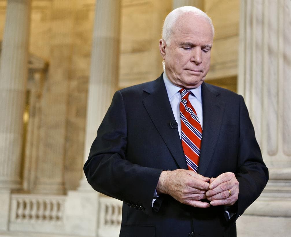 Kiskát mélyen elszomorította John McCain halálhíre