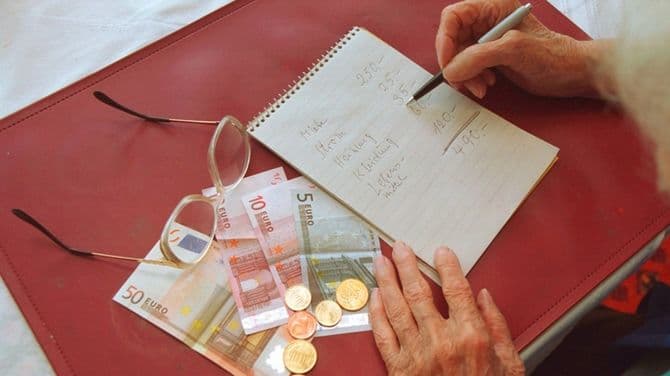 Egy átlagos nyugdíjasnak napi 3,60 euró jut élelmiszerre