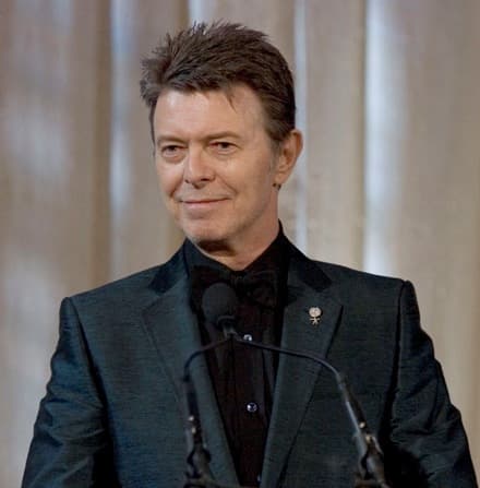 Elárverezték David Bowie luxusautóját