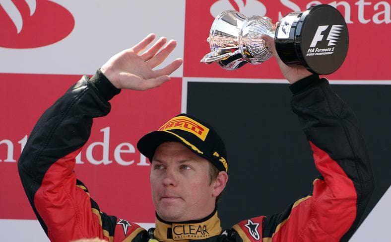 Räikkönen benyalva produkálta magát a FIA-gálán!