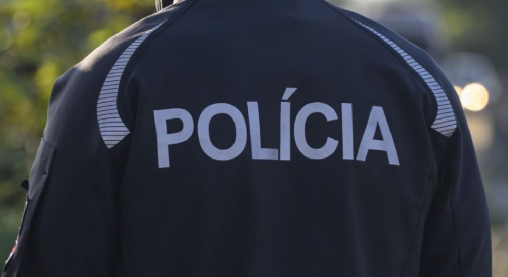 Kenőpénzt fogadott el a rendőr azért, hogy futni hagyjon egy drogbandát – a rendőrségen vették őrizetbe