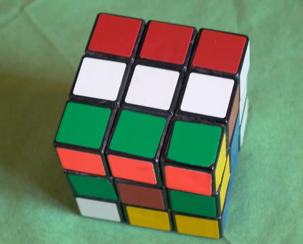 Párizsban rendezik meg a 9. Rubik-kocka világbajnokságot