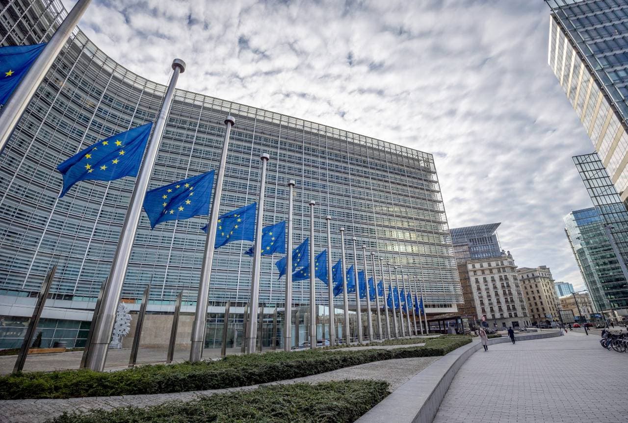 Brüsszel további egymilliárd eurós pénzügyi EU-támogatást javasol Ukrajna számára