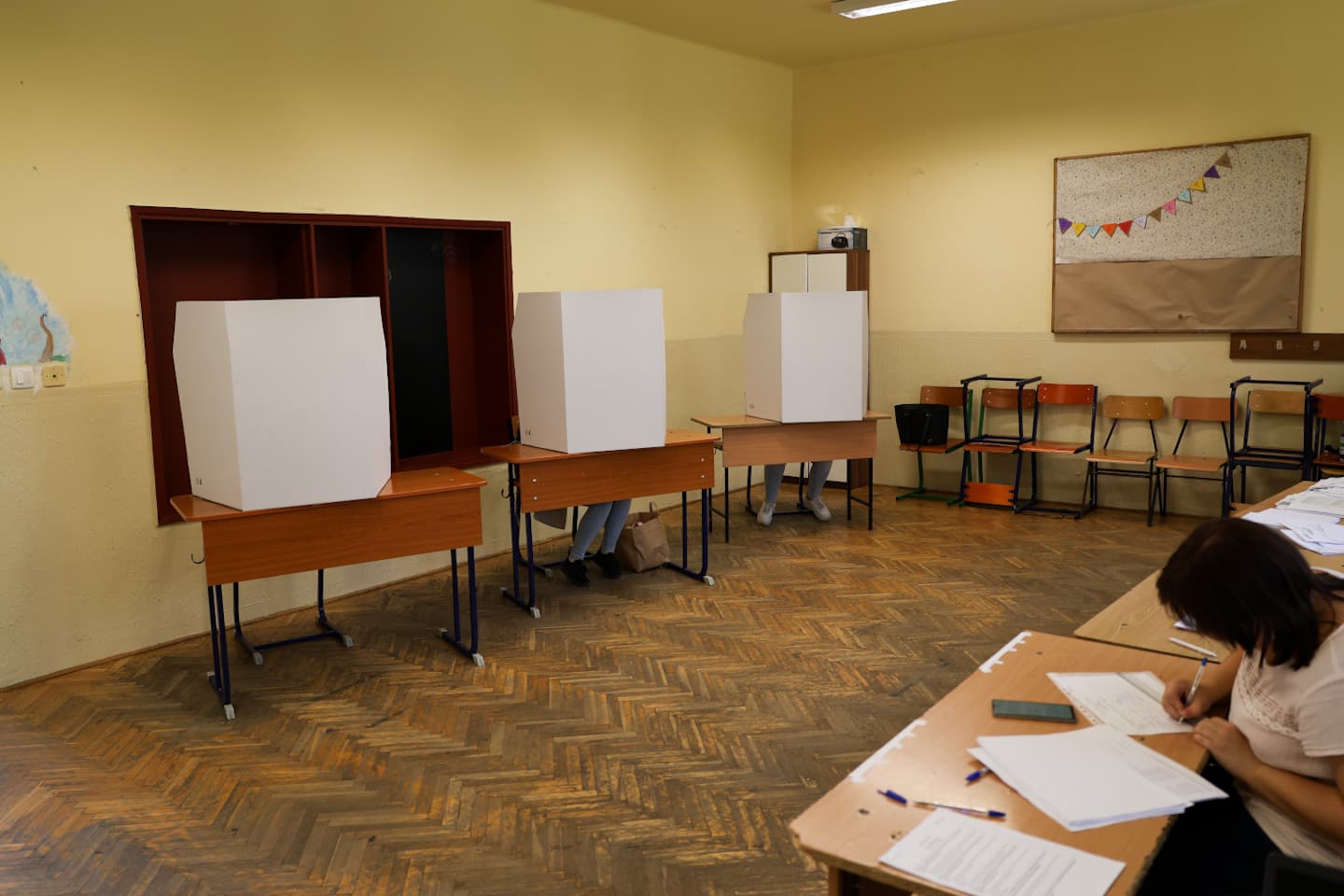 Rosszul lett a választási bizottság egyik tagja, meghosszabbították a szavazást Petržalkán az egyik szavazókörben