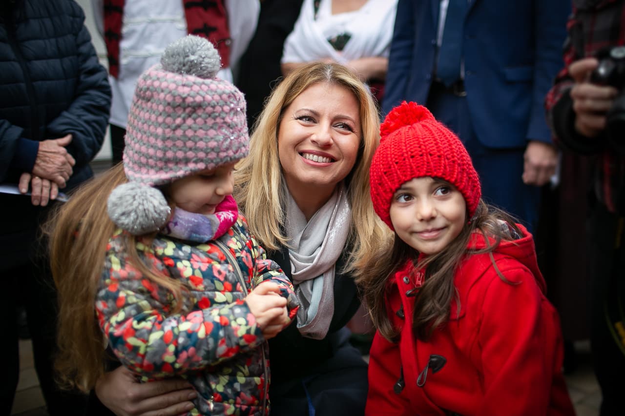 „Fontos, hogy minden nemzeti kisebbség otthon érezhesse magát Szlovákiában” – Zuzana Čaputová kisudvarnoki látogatása