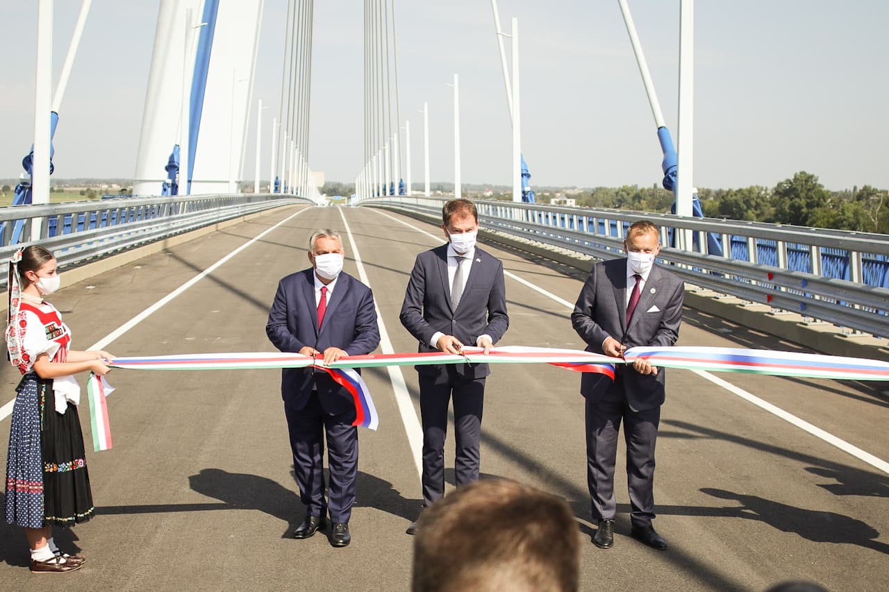 Komáromnál átadták az új hidat: Orbánt már más érdekli, Matovič meg felidézte Trianont