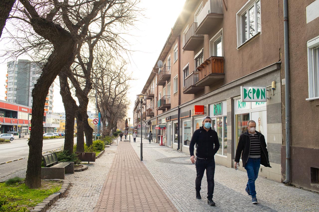 Szerdán Pozsonyban igazolták a legtöbb új fertőzöttet – mutatjuk, mely járásokban élnek