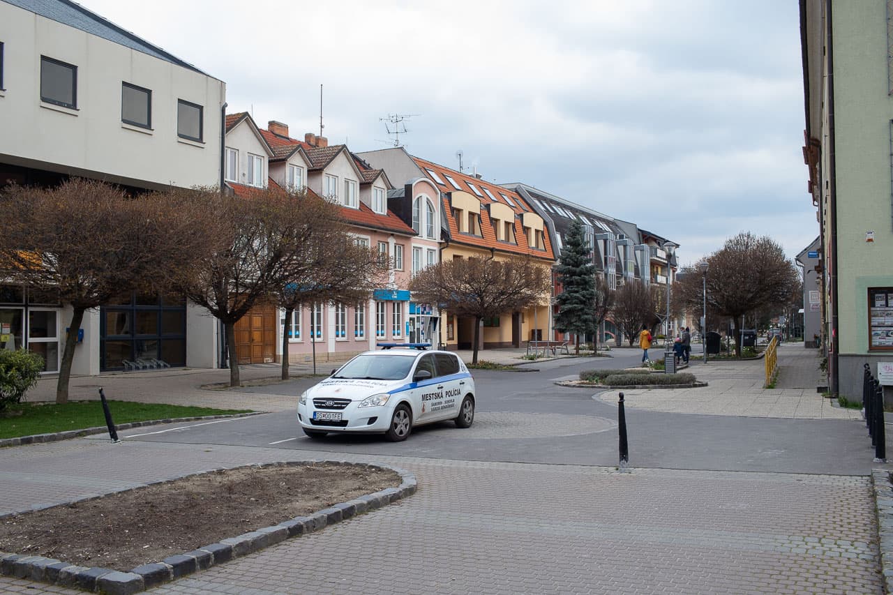 Koronavírusosak és az utcán szaladgálnak – figyelmeztetnek a dunaszerdahelyi járásbeli faluk és Galánta is