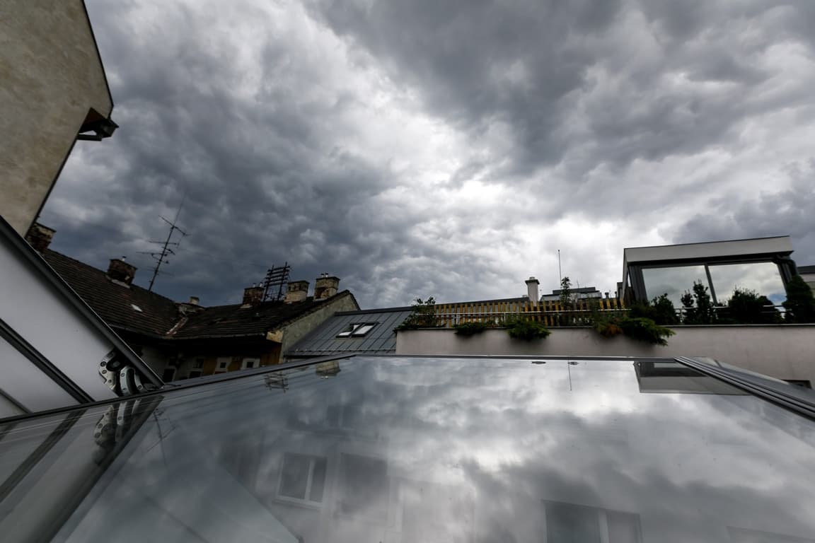 Brutális vihar tombol Európában – hamarosan Szlovákiában is leszakadhat az ég