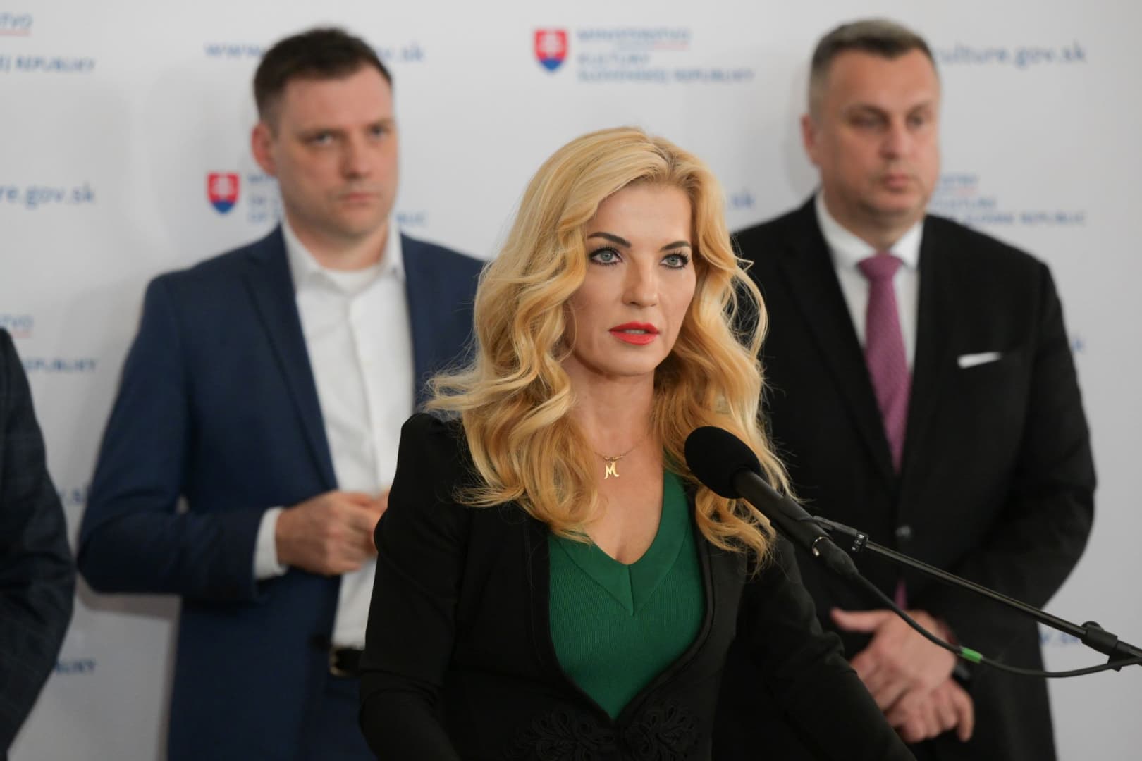 Šimkovičová az „alternatív információt” hiányolja a közmédiából, de nem magyarázta meg törvényjavaslatát, mert valaki „debilnek” nevezte Dankót