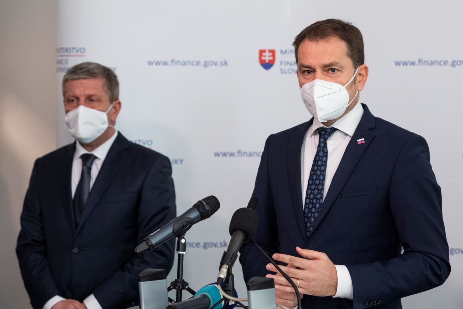 A „Szputnyik-ügynök” Matovič megint hátba szúrta a szlovákiai tudományos intézményeket, és az oroszokat védte, Orbánnal is tárgyal