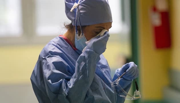 Világszerte legalább 90 ezer egészségügyi dolgozó lehet koronavírus-fertőzött