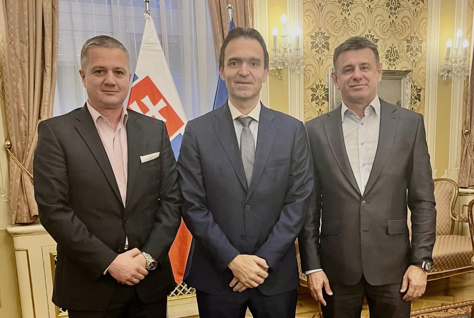 A kisebbségi kultúra támogatásáról is tárgyalt Ódor Lajos miniszterelnökkel Sólymos és Rigó