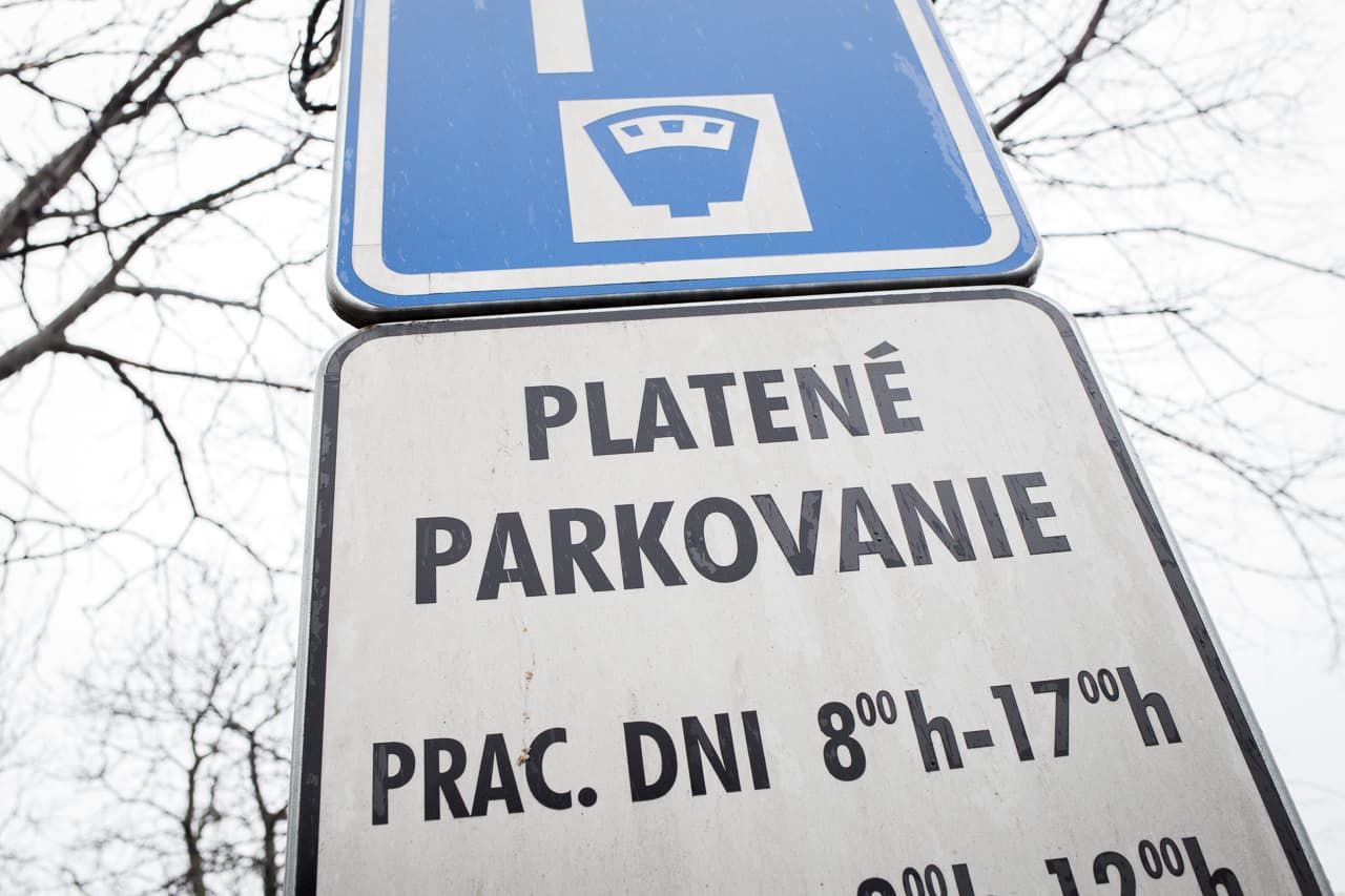 Új parkolóhelyek létesülnek Komáromban a parkolási díjból