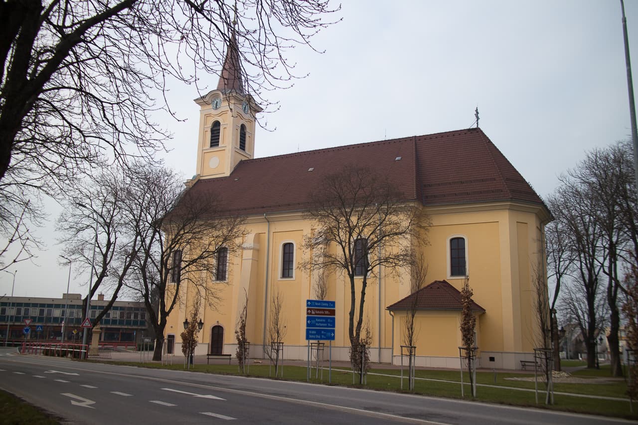Vasárnap délután egy időben megszólal Szlovákia összes katolikus templomának harangja