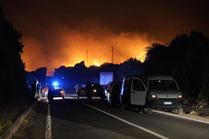 Tűz pusztít Szardínia szigetén
