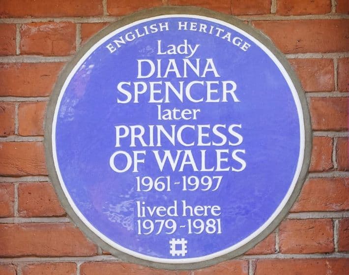 Emléktáblát helyeztek el a néhai Diana hercegnő egykori londoni lakásánál