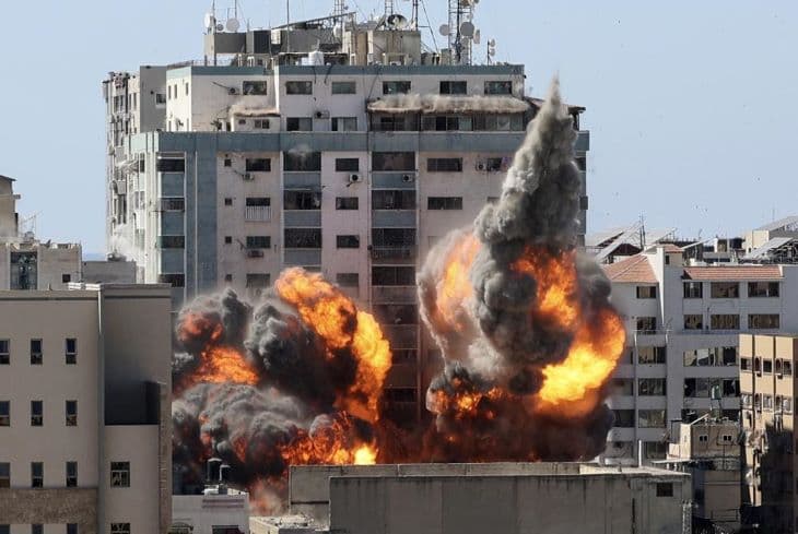 Az AP hírügynökség független vizsgálatot követel a gázai toronyház lerombolása ügyében
