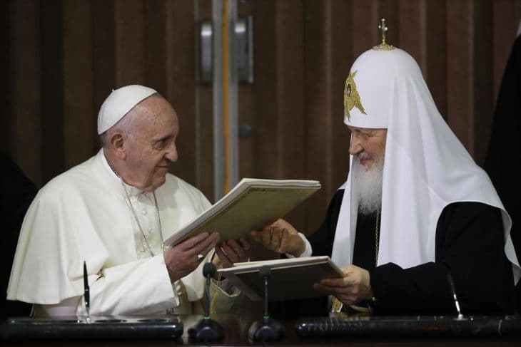 Civakodnak az ukrajnai egyházak, a római pápa a békebíró