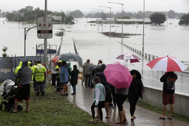 Ausztráliában ezreket menekítenek az elmúlt 60 év legsúlyosabb árvizei miatt