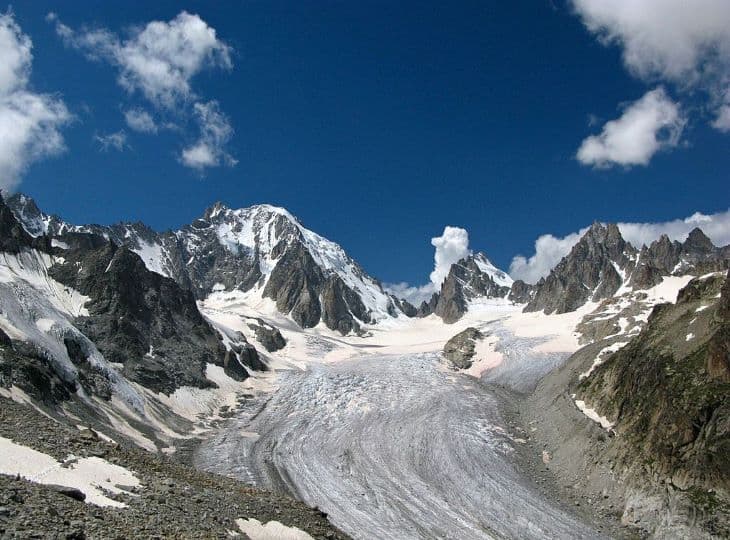 Többszázéves múmiák maradványait találták meg egy svájci gleccseren