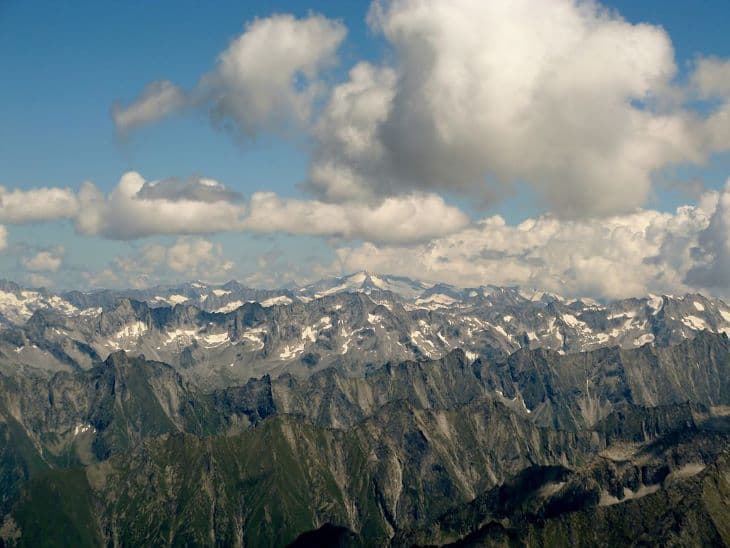 Helikopterrel kellett lehozni egy részeg turistát az osztrák Alpok egy csúcsáról