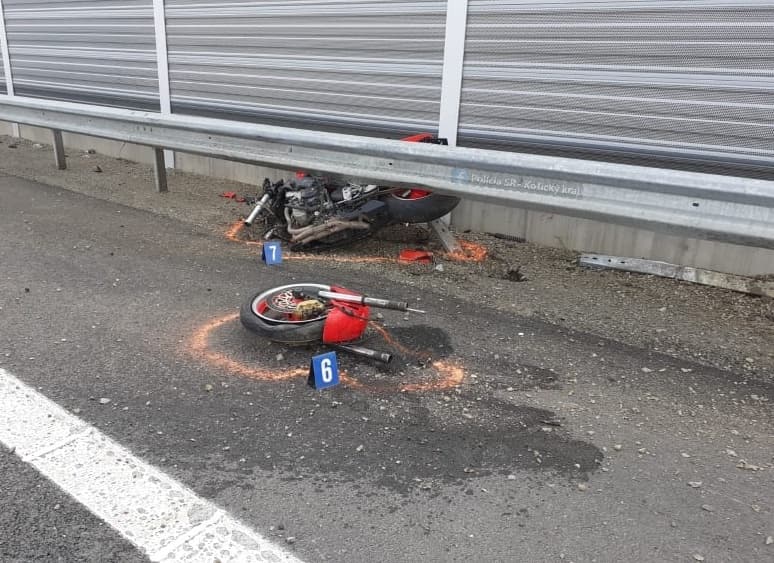 Halálos baleset: szalagkorlátnak csapódott a motoros, 38 éves férfi vesztette életét