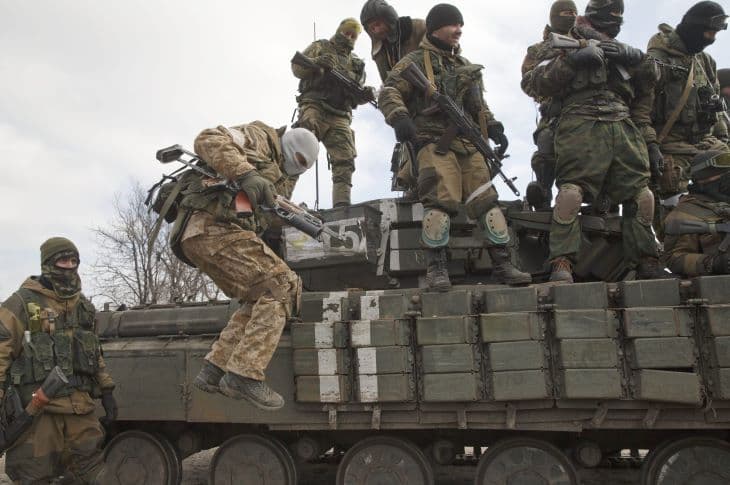 Az ukrán elnök sajtótitkára szerint már nyolcvanezer orosz katona van az ukrán határnál és a Krímben