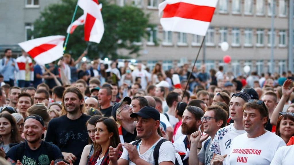 Fehérorosz válság: Több mint 700 embert vettek őrizetbe a vasárnapi tüntetés után