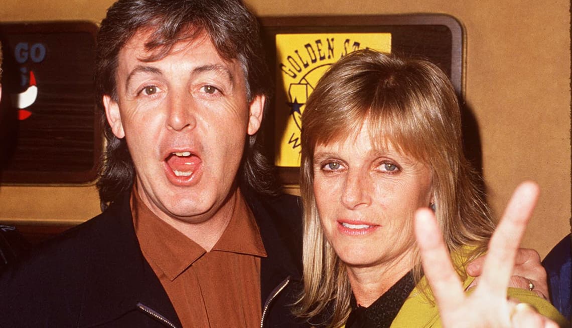 Először láthatók Linda McCartney hatvanas évekbeli fotói és naplói egy brit kiállításon