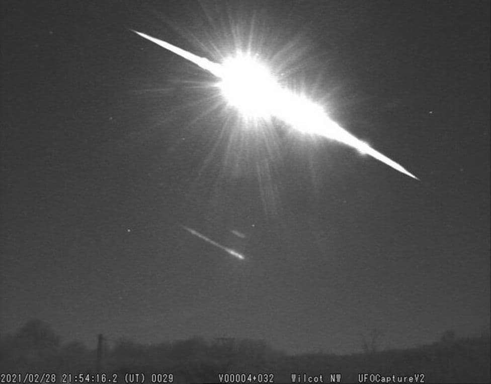 Hatalmas fényjelenség kíséretében meteor csapódott be Nagy-Britannia felett (VIDEÓ)